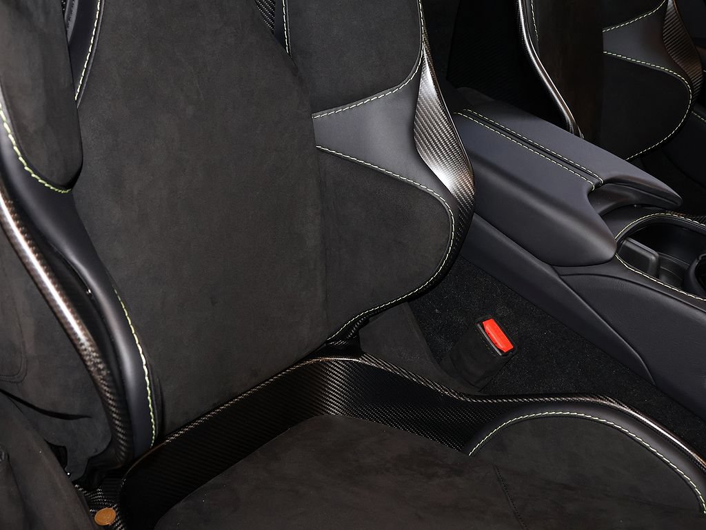 Used 2023 Aston Martin V12 Vantage RWD image 21
