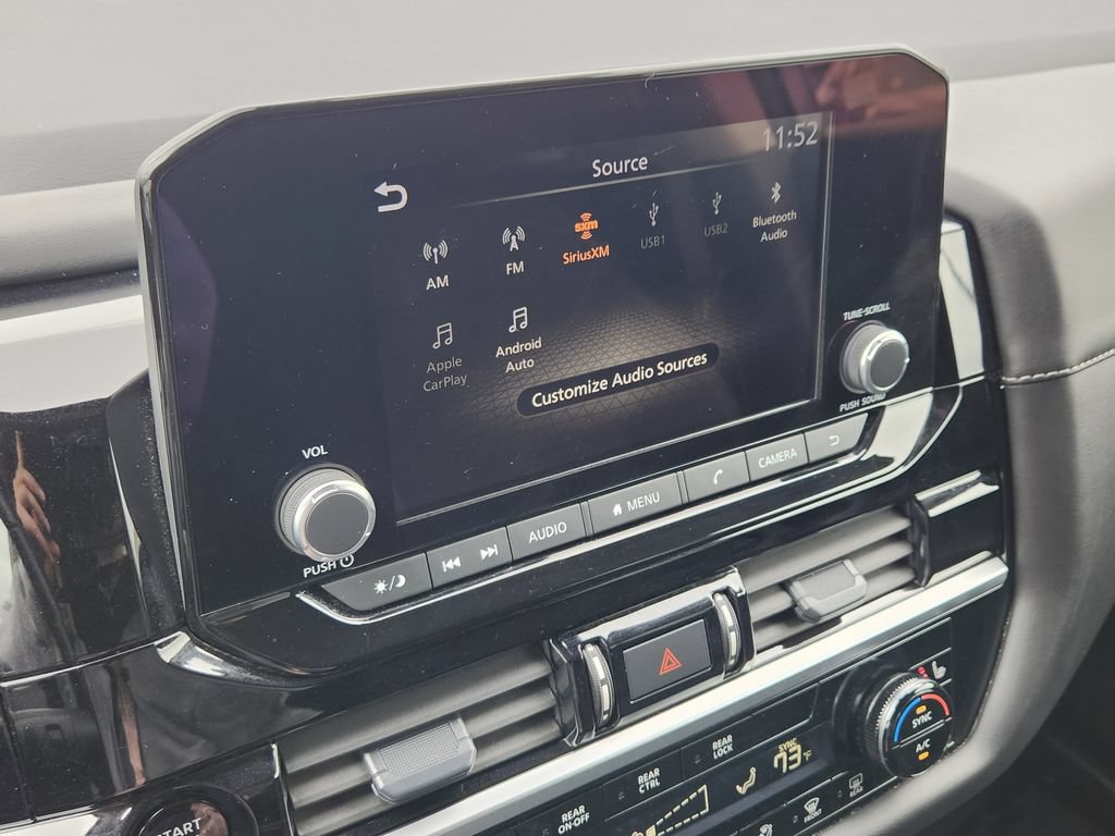 Used 2025 Nissan Pathfinder SV FWD image 8