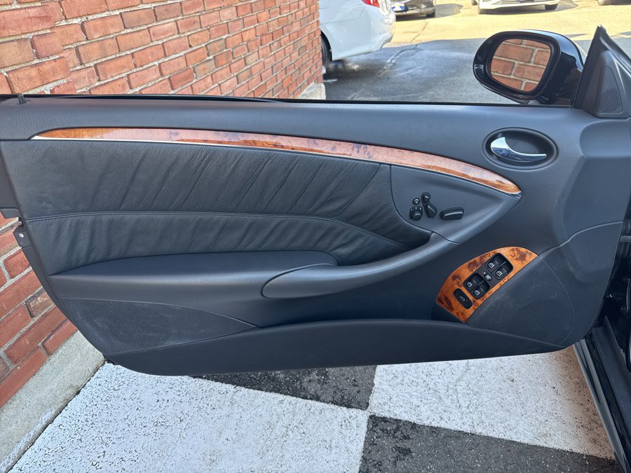 Used 2005 Mercedes-Benz CLK 500 Cabriolet image 28