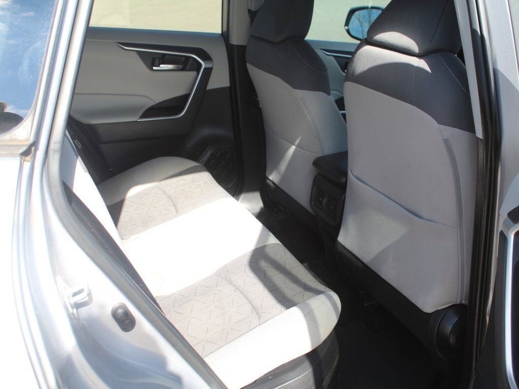 Used 2022 Toyota RAV4 XLE w/ Convenience Package image 15