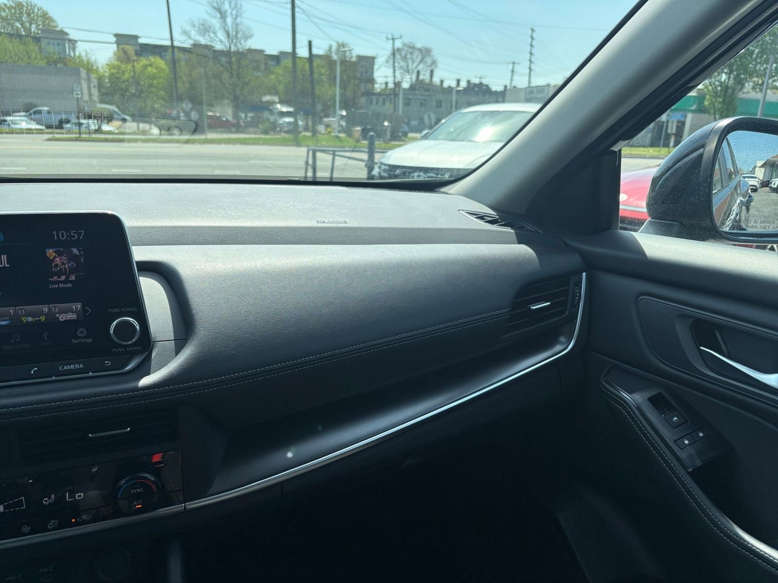 Used 2025 Nissan Rogue SV image 37