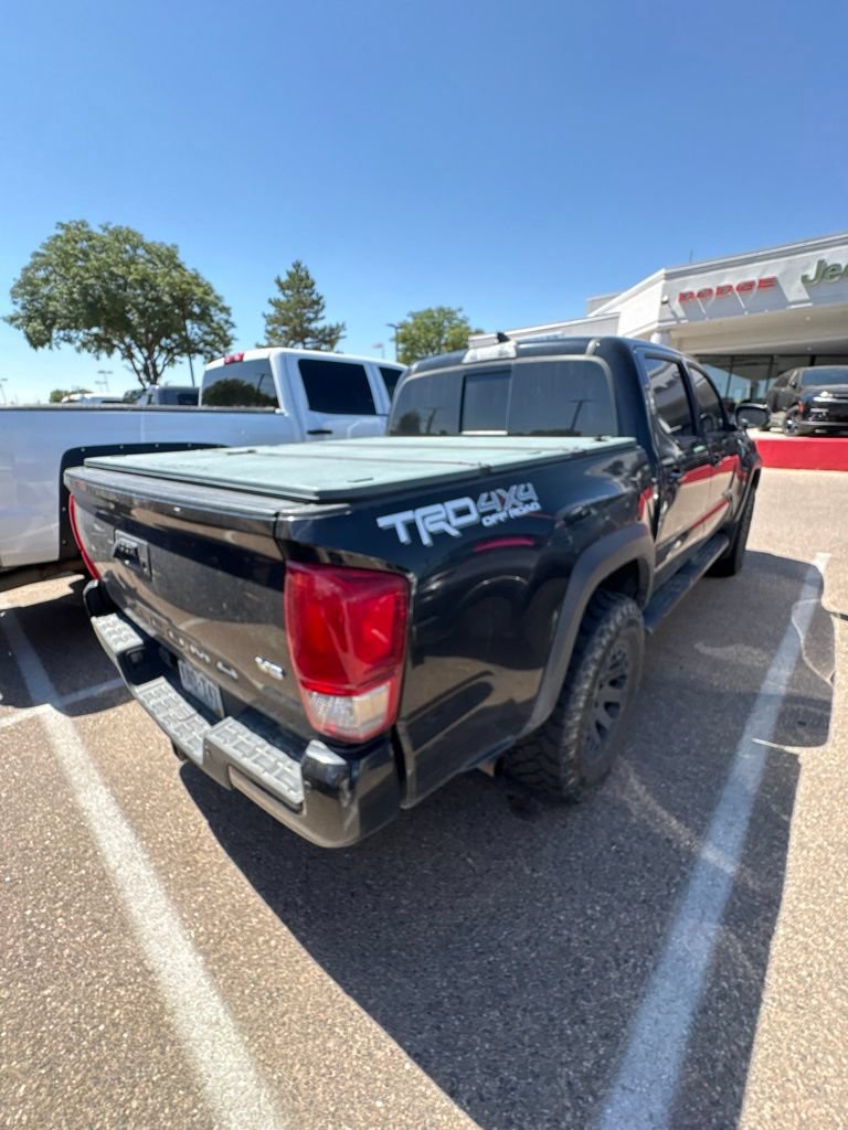 Used 2017 Toyota Tacoma TRD Off-Road AWD/4WD image 4