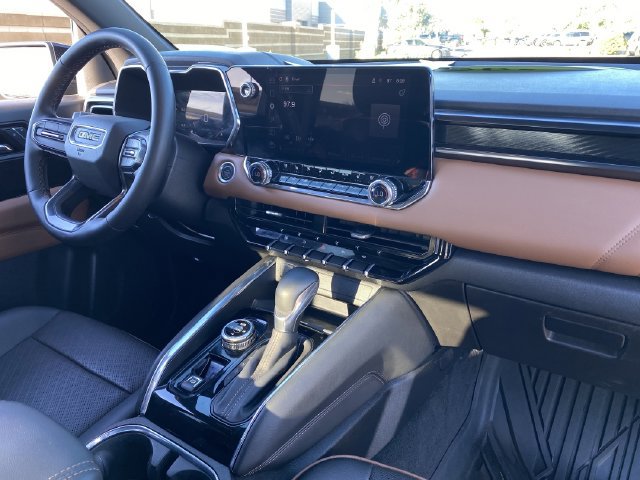 Used 2025 GMC Canyon AT4 w/ Nightfall Edition AWD/4WD image 14