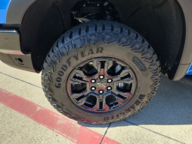 Used 2025 Chevrolet Silverado 1500 ZR2 w/ Technology Package image 33