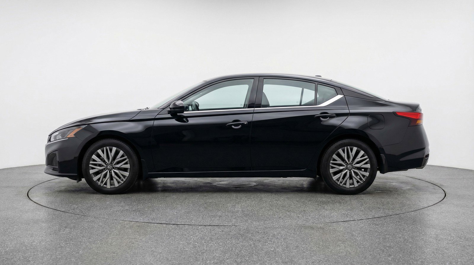 Used 2025 Nissan Altima 2.5 SV image 5