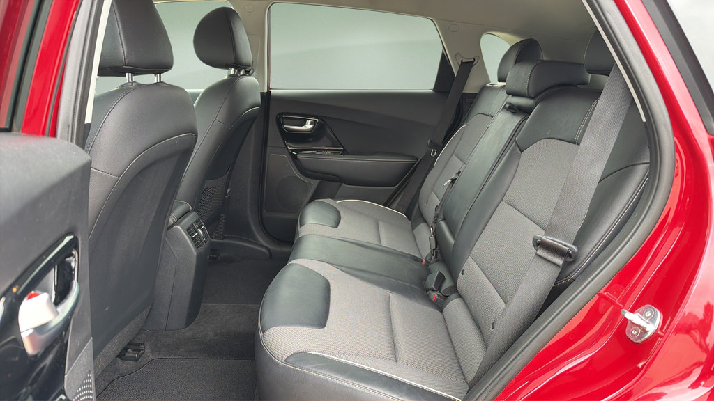 Used 2022 Kia Niro EX w/ Cold Weather Package FWD image 18