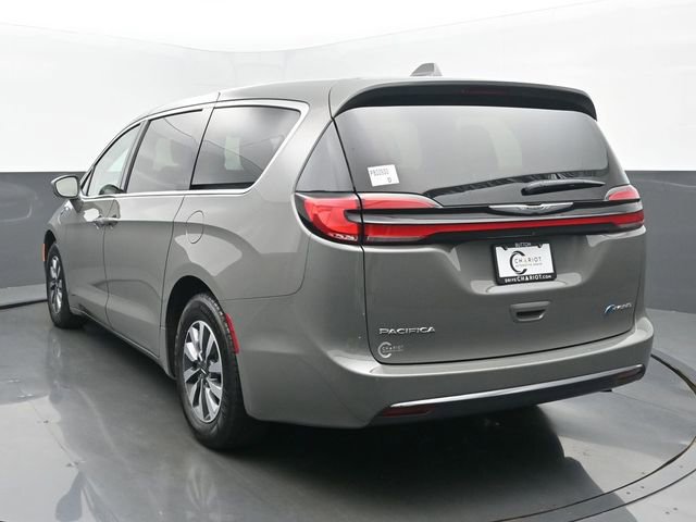 Used 2022 Chrysler Pacifica Touring-L image 4