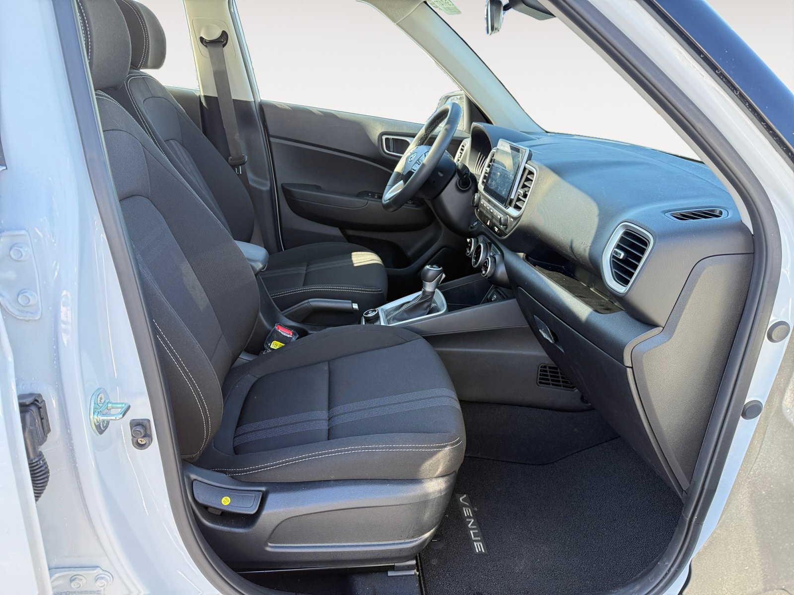 New 2025 Hyundai Venue SEL image 15