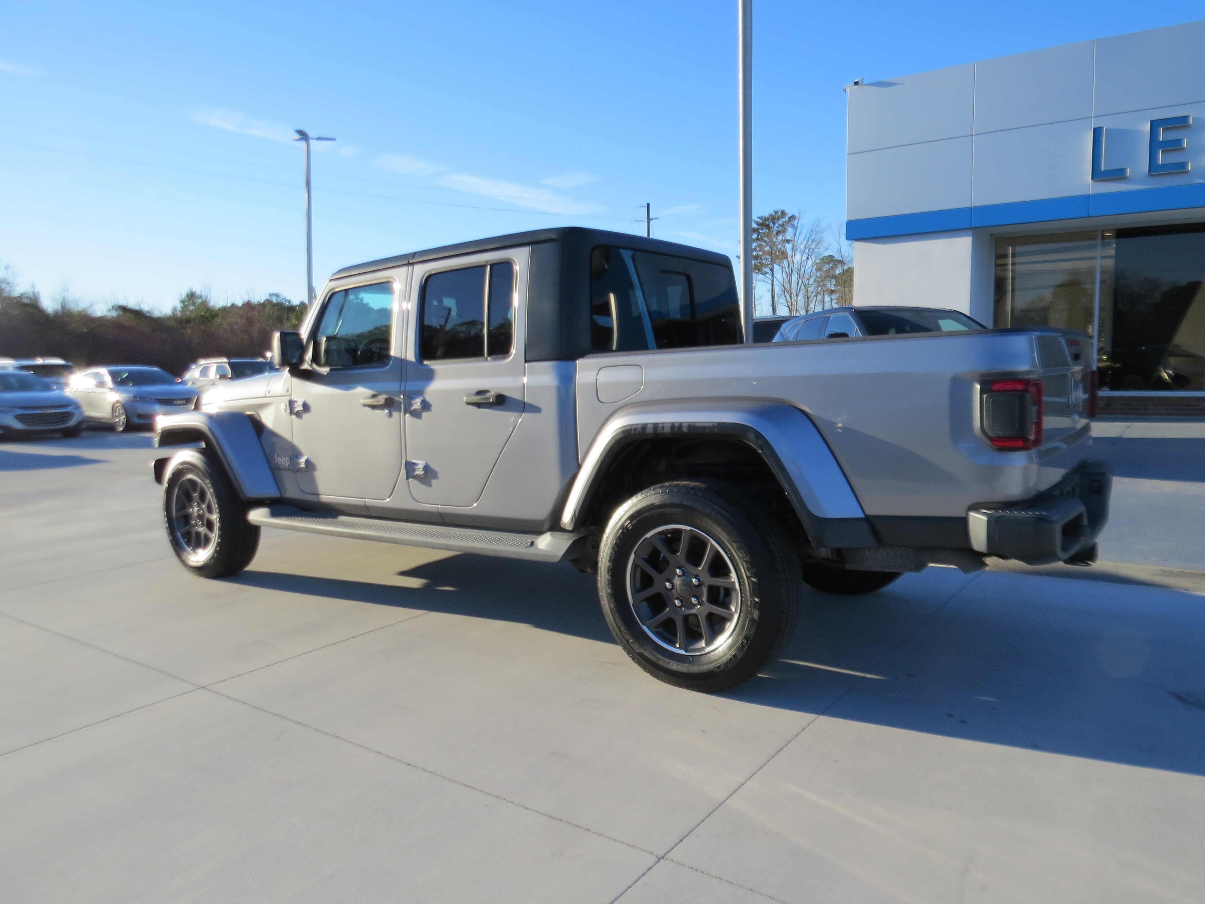 Used 2020 Jeep Gladiator Overland w/ LED Lighting Group image 3