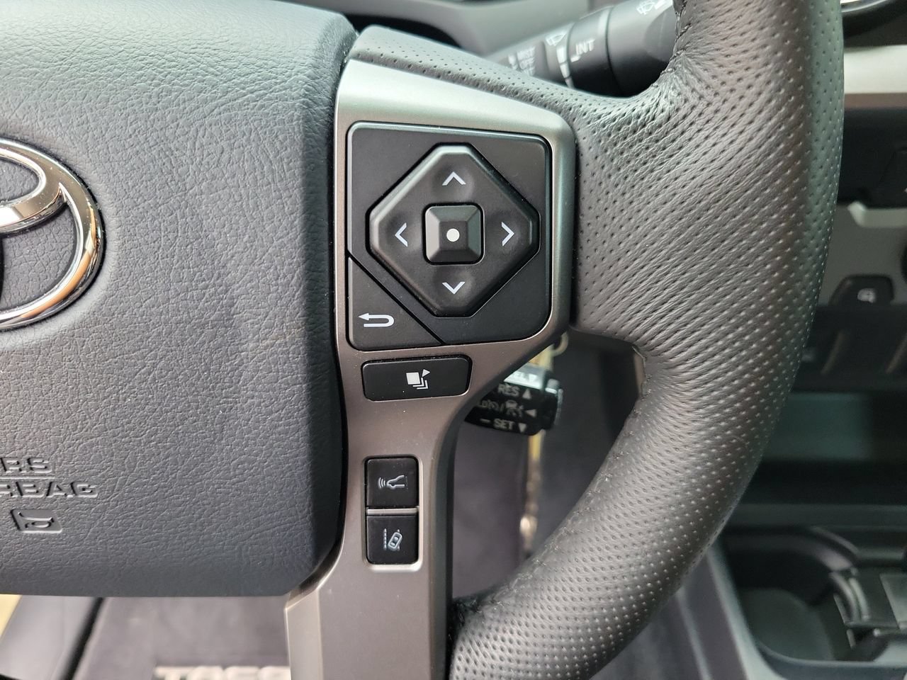 Used 2020 Toyota Tacoma SR5 RWD image 20