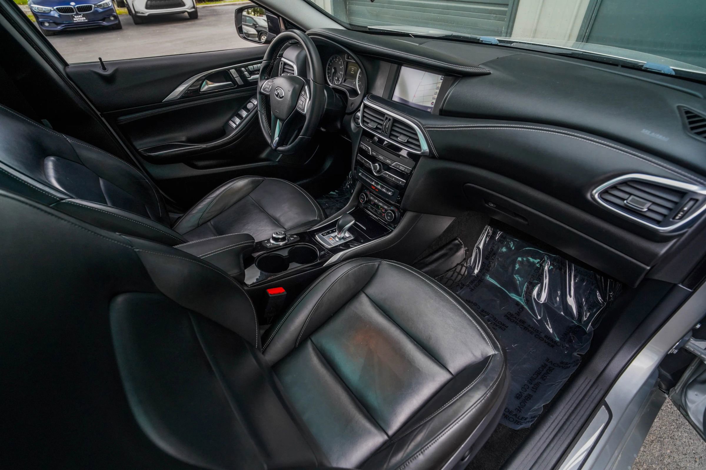Used 2017 INFINITI QX30 Premium w/ Technology Package FWD image 27