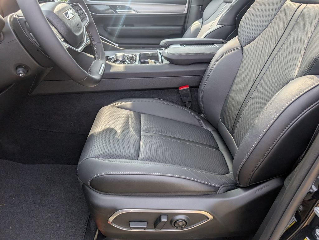 New 2026 Jeep Grand Wagoneer L Limited AWD/4WD image 12