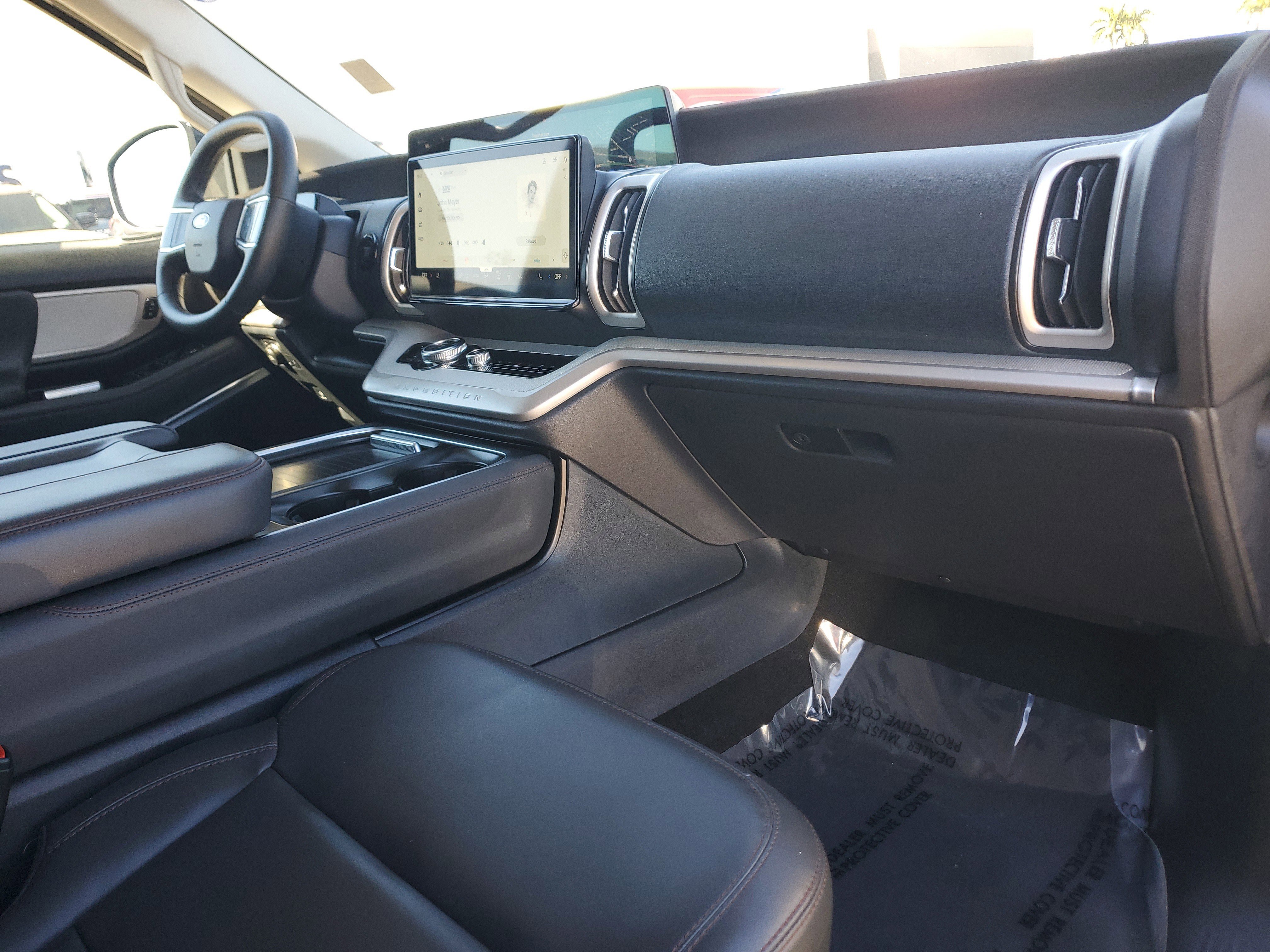 Used 2025 Ford Expedition Active image 21