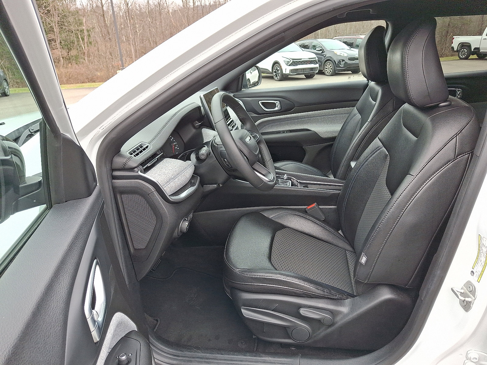 Used 2024 Jeep Compass Latitude image 13