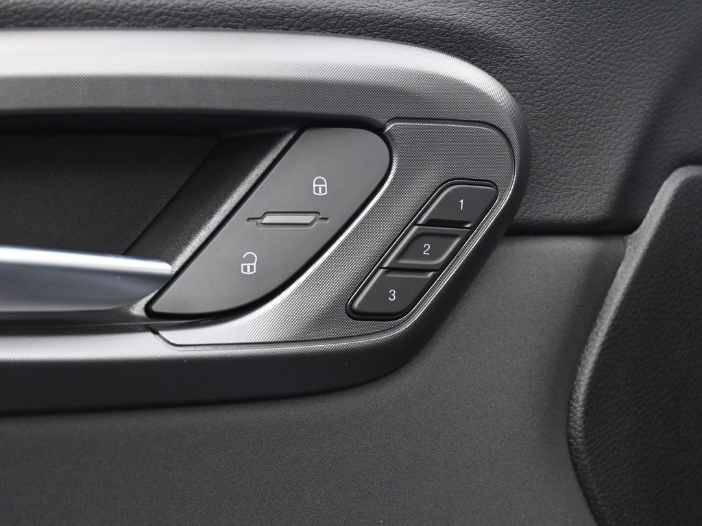 Used 2025 Dodge Hornet R/T w/ Tech Pack image 16