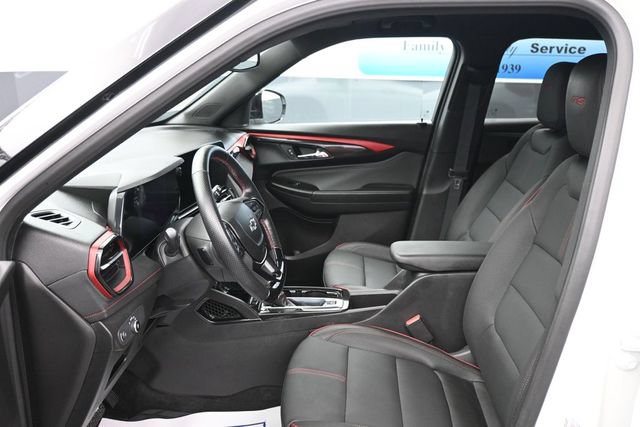 Used 2025 Chevrolet TrailBlazer RS w/ Convenience Package FWD image 13