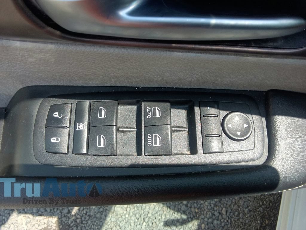 Used 2023 Chrysler Voyager LX FWD image 21