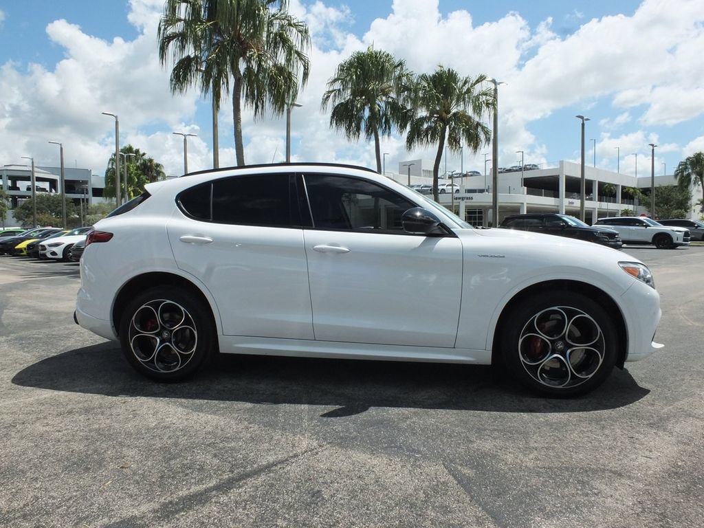 Used 2023 Alfa Romeo Stelvio Veloce AWD/4WD image 7