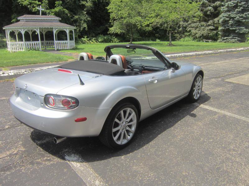 Used 2006 MAZDA MX-5 Miata Grand Touring RWD image 8
