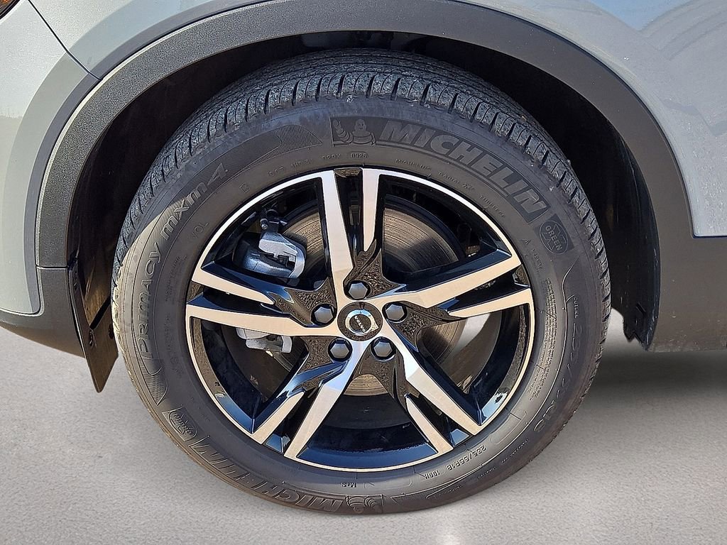 Used 2025 Volvo XC40 B5 Core AWD/4WD image 11