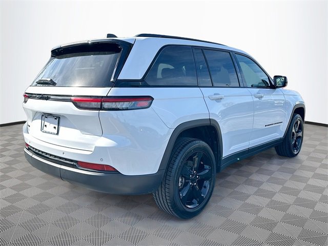 Used 2023 Jeep Grand Cherokee Altitude image 7