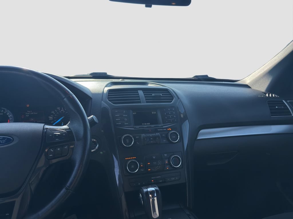Used 2018 Ford Explorer XLT AWD/4WD image 15