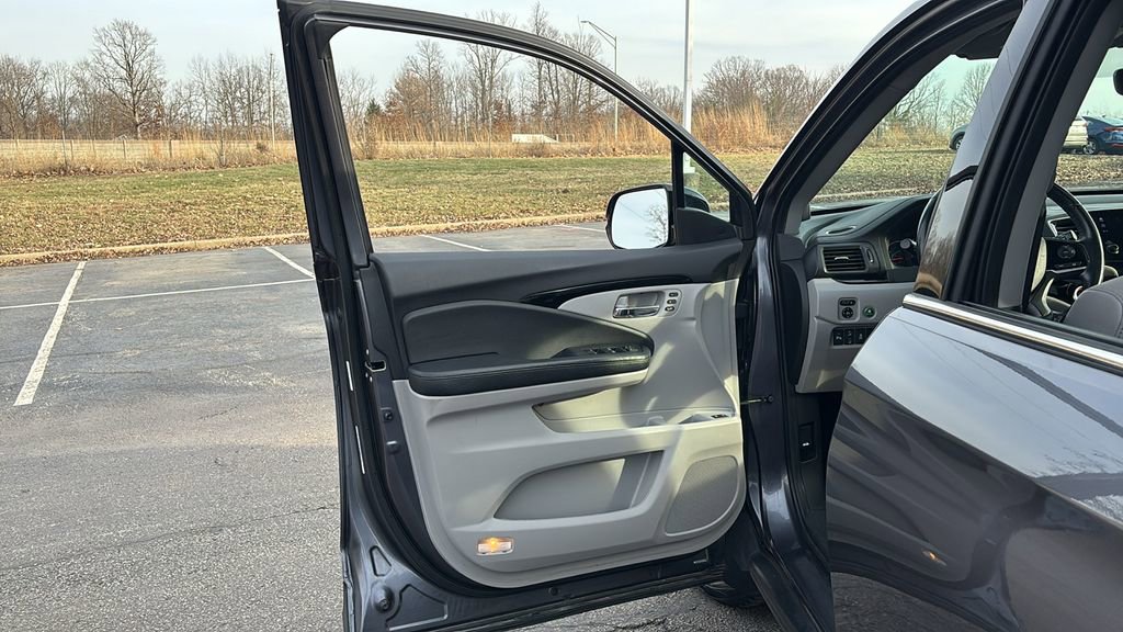 Used 2019 Honda Pilot Touring image 11