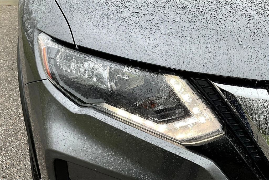 Used 2020 Nissan Rogue SV image 30