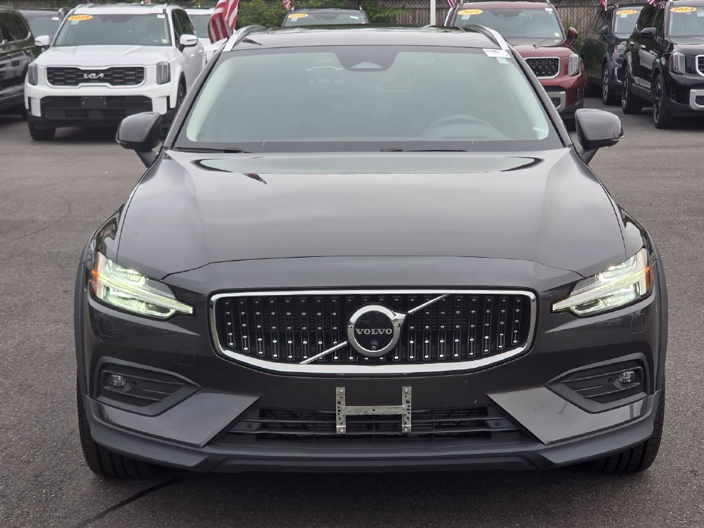 Used 2024 Volvo V60 B5 Cross Country Ultimate AWD/4WD image 2