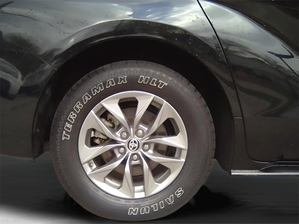 Used 2023 Toyota Sienna LE image 27