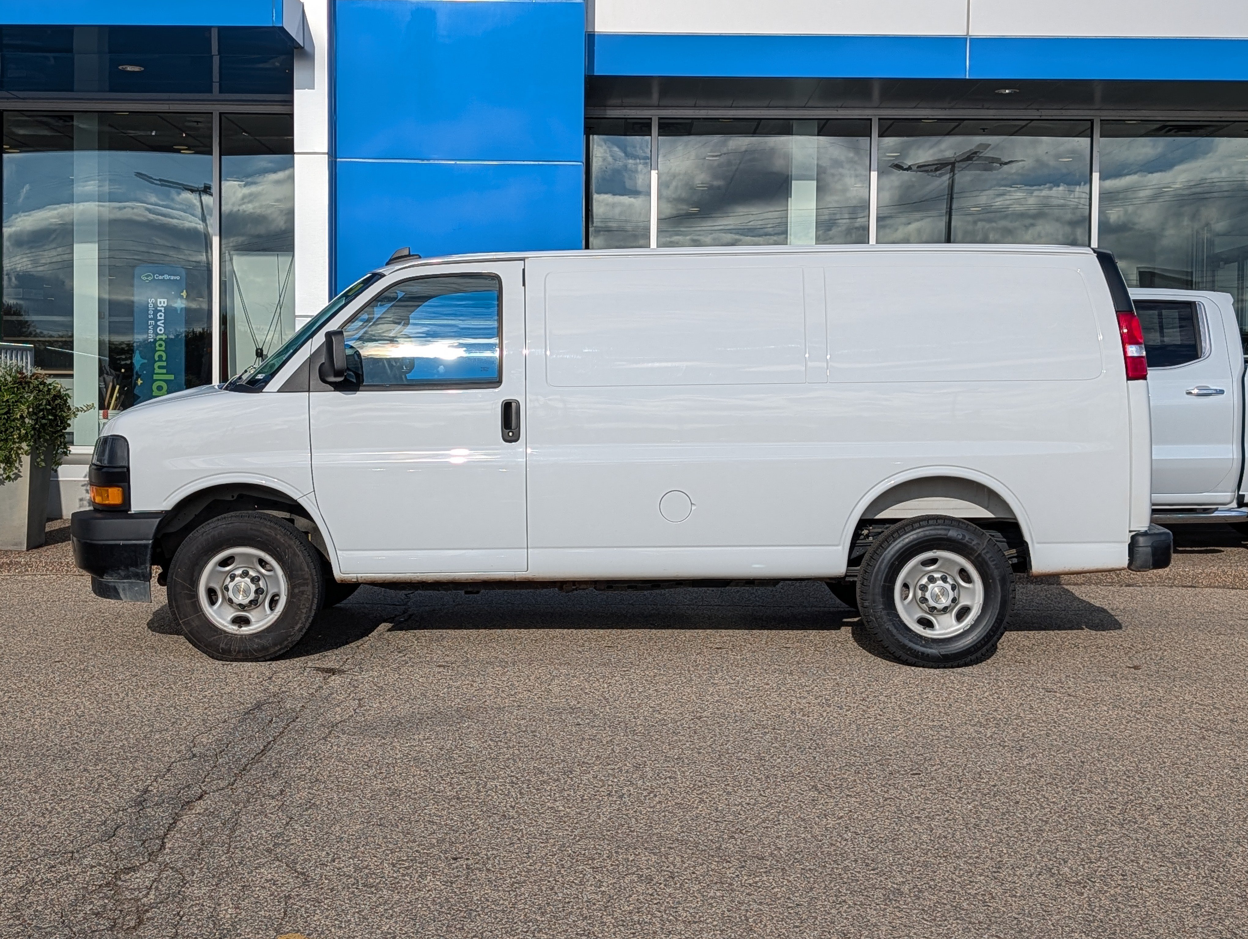 Certified 2025 Chevrolet Express 2500 w/ Driver Convenience Package RWD image 5