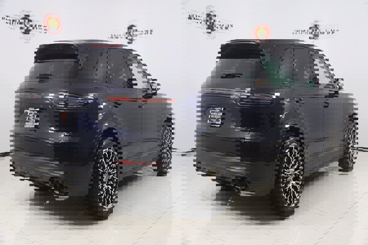 Used 2022 Porsche Cayenne Platinum Edition w/ Premium Package Plus image 3