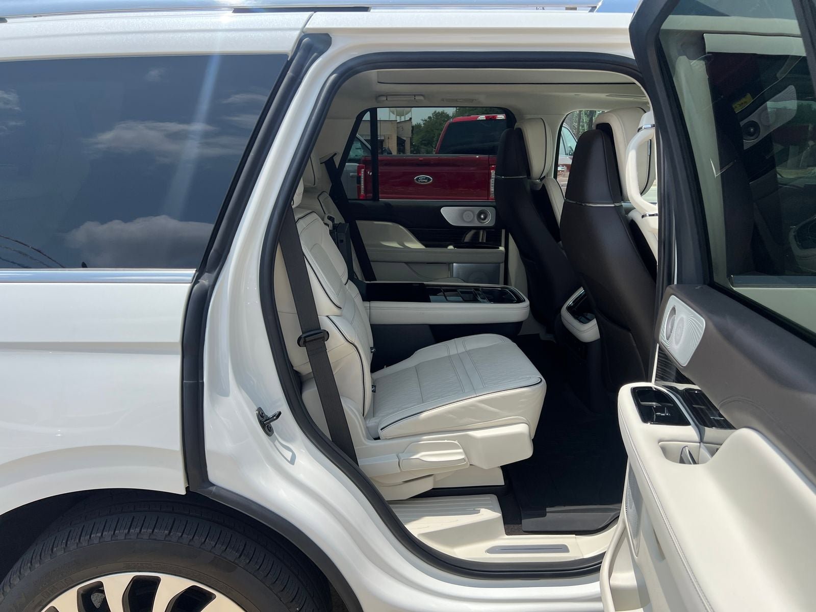 Used 2024 Lincoln Navigator Black Label AWD/4WD image 11