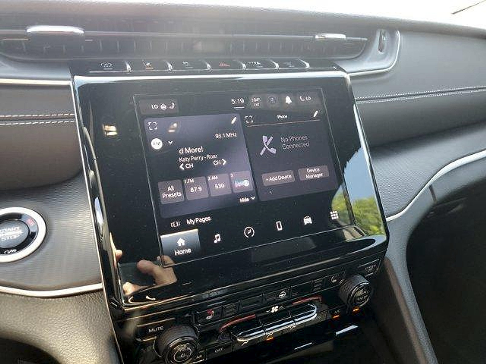 New 2024 Jeep Grand Cherokee L Laredo AWD/4WD image 12