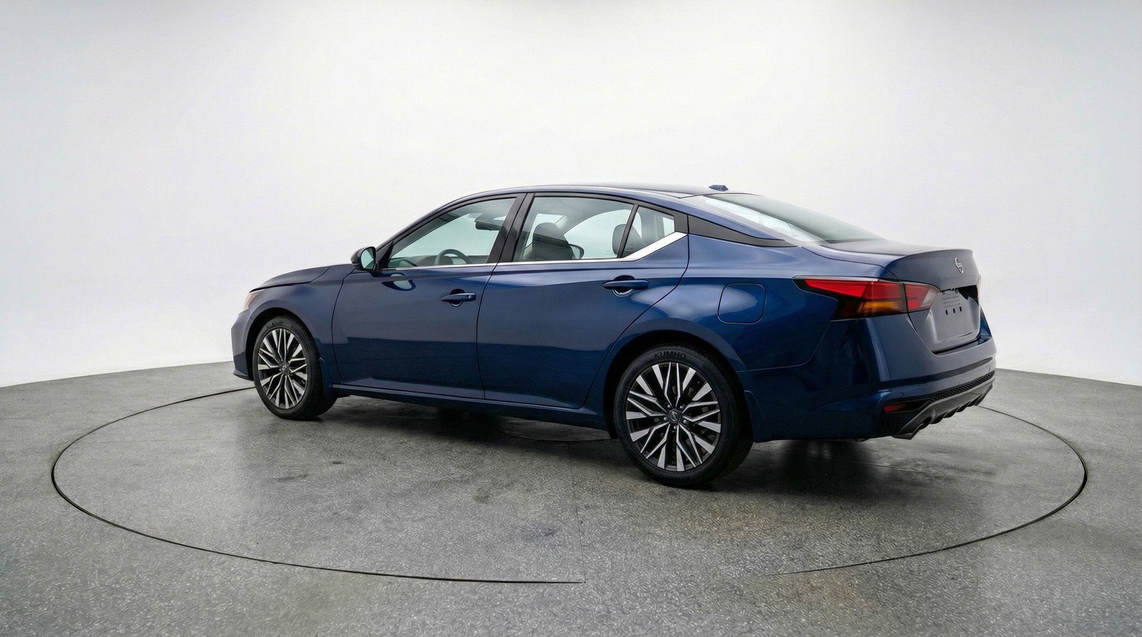 Used 2025 Nissan Altima 2.5 SV FWD image 6