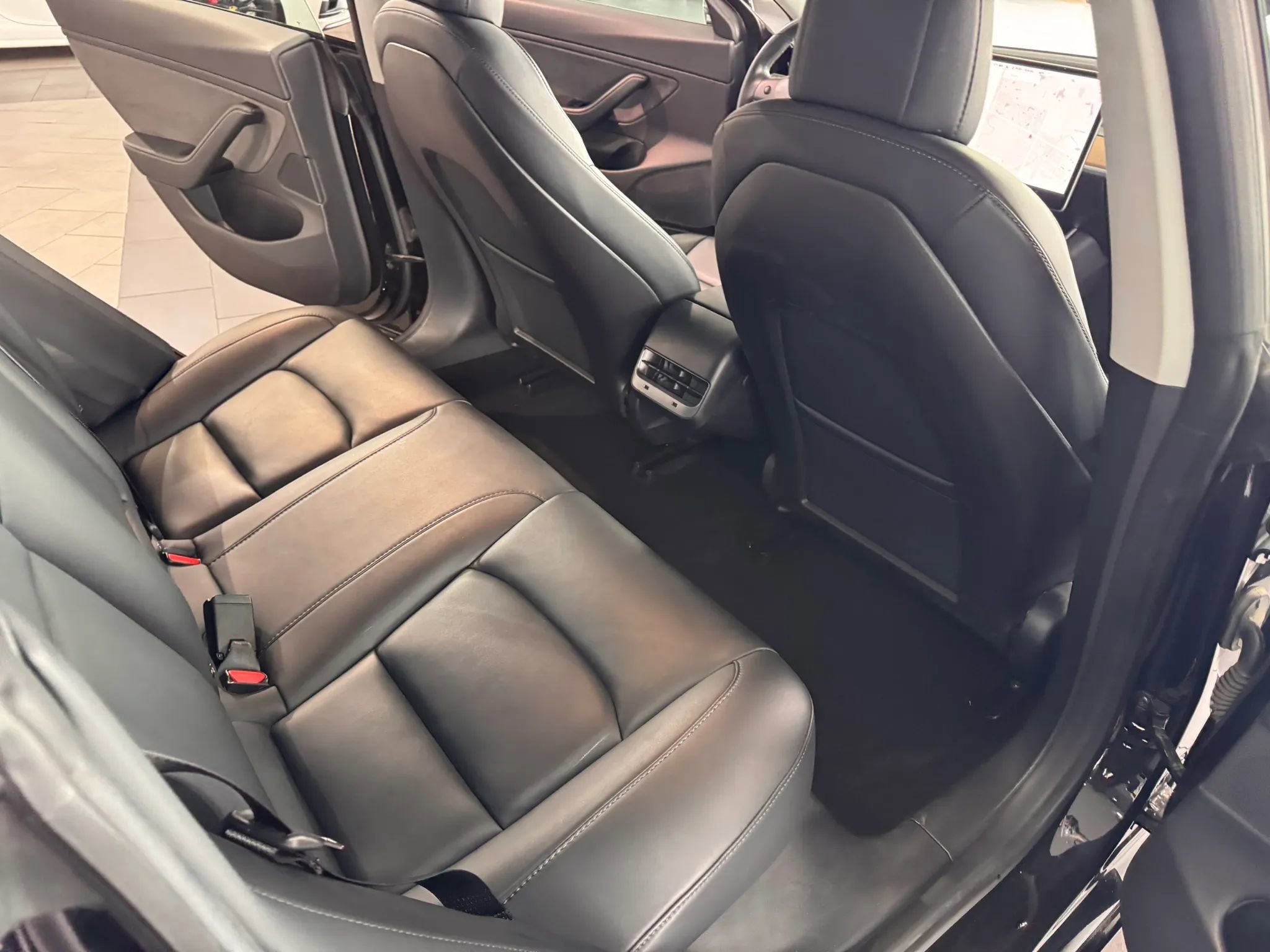Used 2018 Tesla Model 3 Long Range image 14