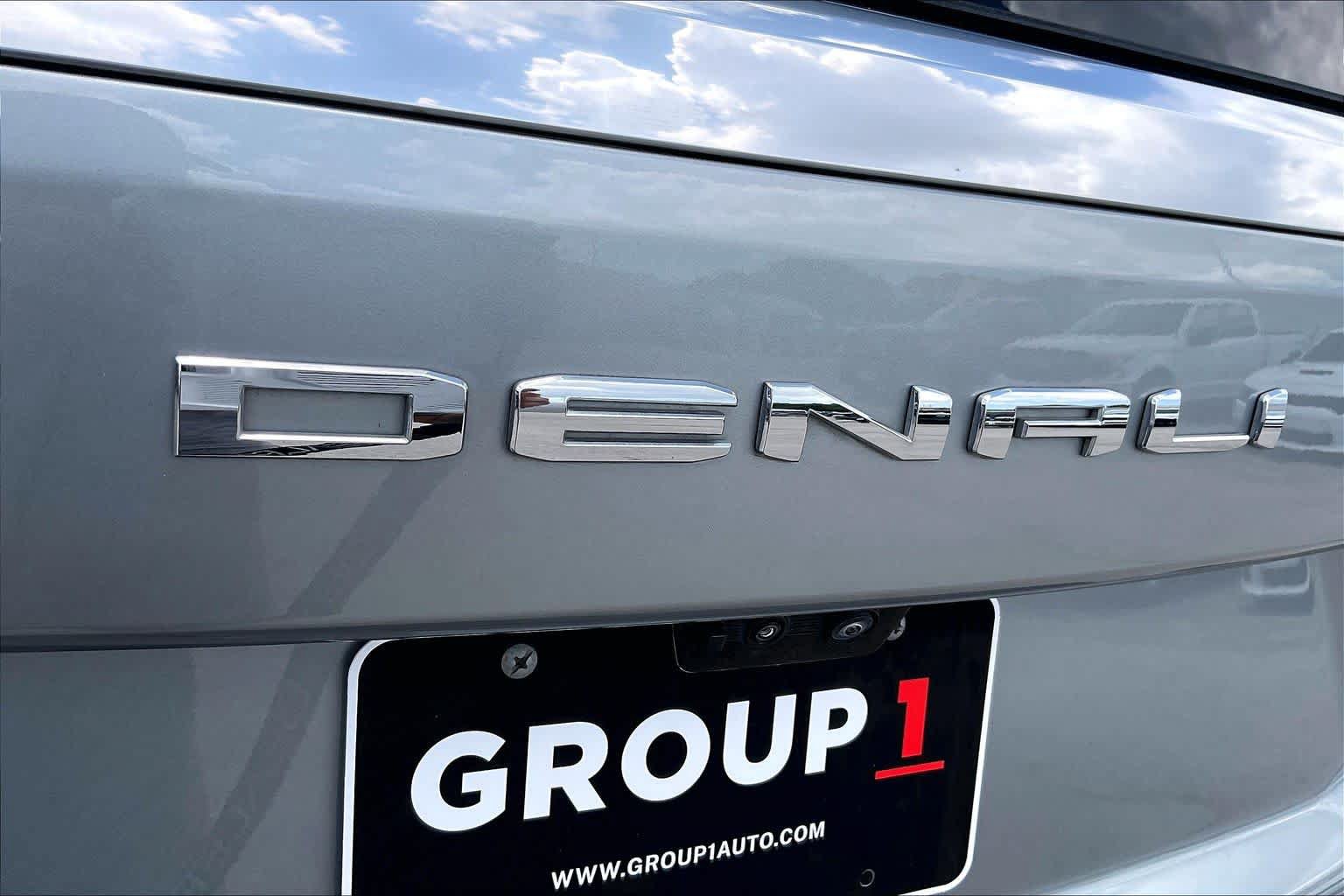 Used 2025 GMC Yukon XL Denali w/ Denali Reserve Package RWD image 10