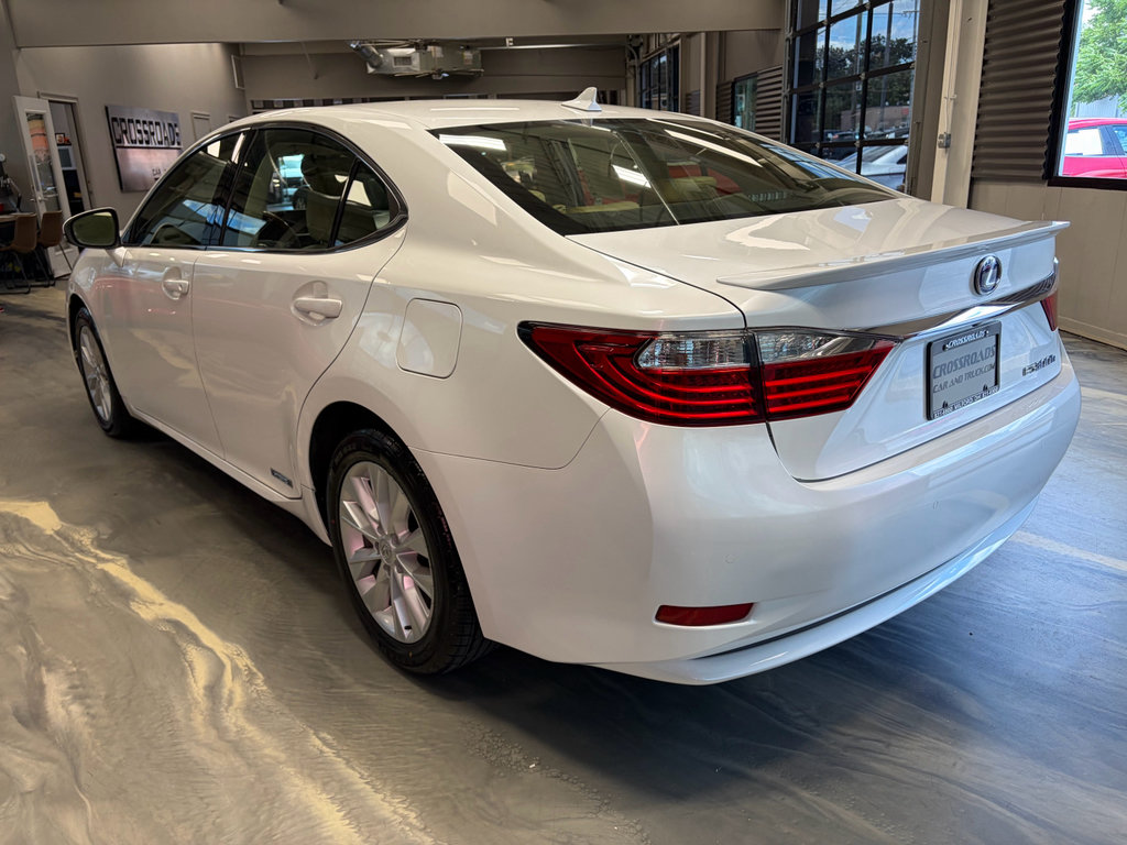 Used 2013 Lexus ES 300h w/ Luxury Pkg FWD image 35