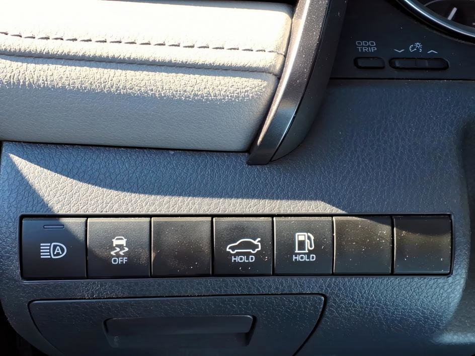 Used 2022 Toyota Camry LE image 21