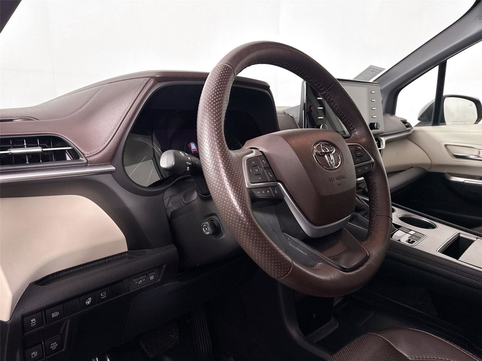 Certified 2021 Toyota Sienna Platinum image 4