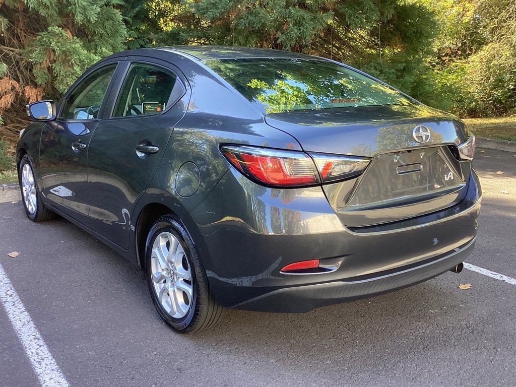 Used 2016 Scion iA FWD image 9