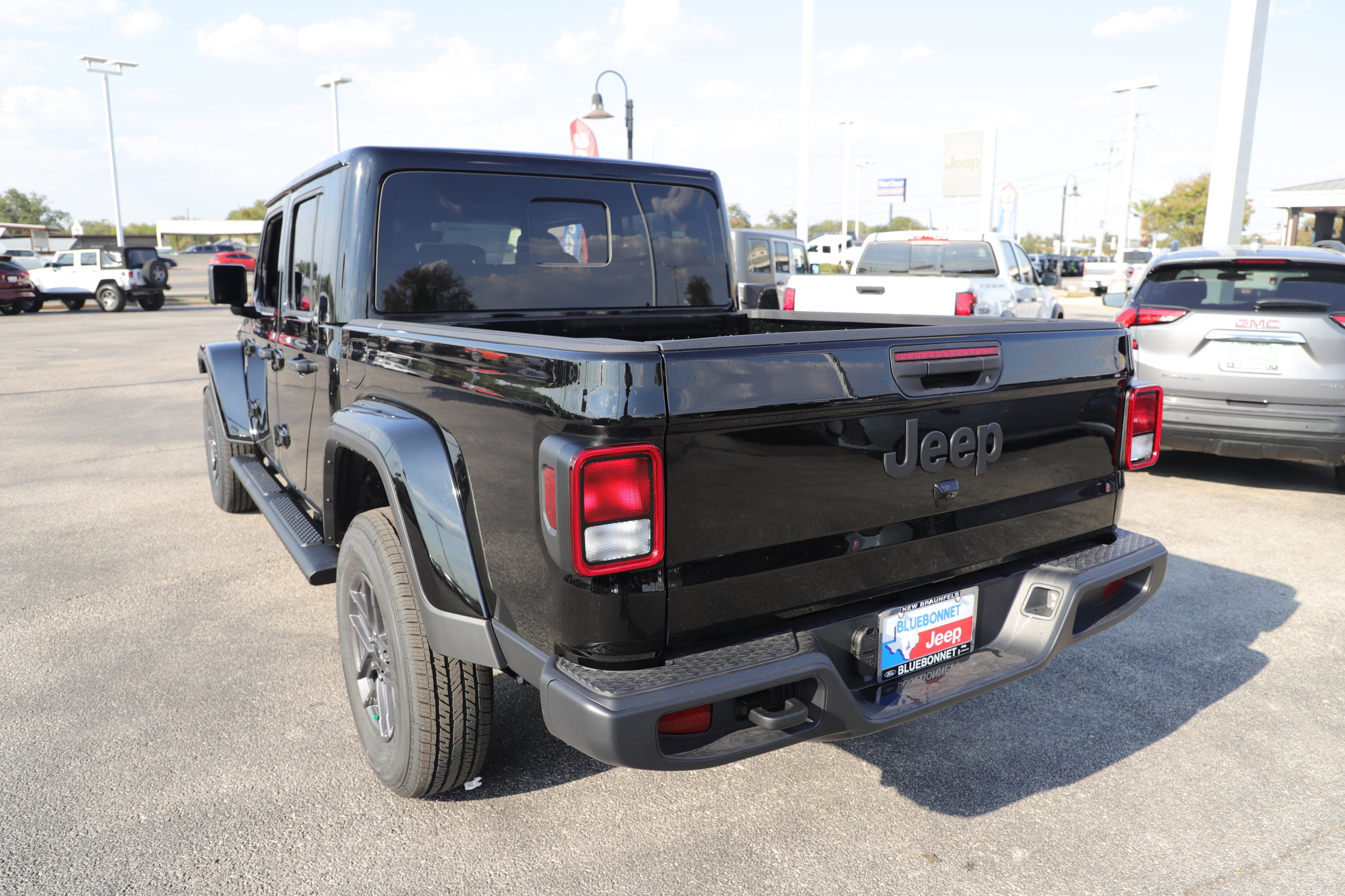 New 2025 Jeep Gladiator Sport image 8