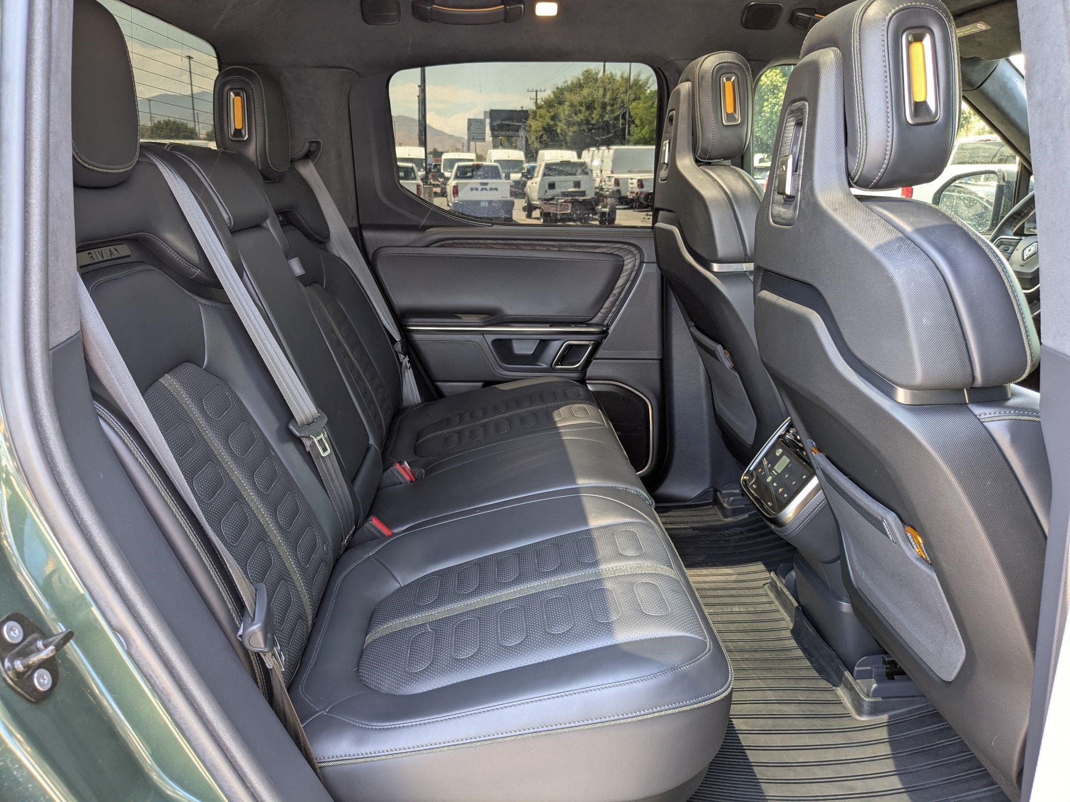 Used 2022 Rivian R1T Adventure AWD/4WD image 30