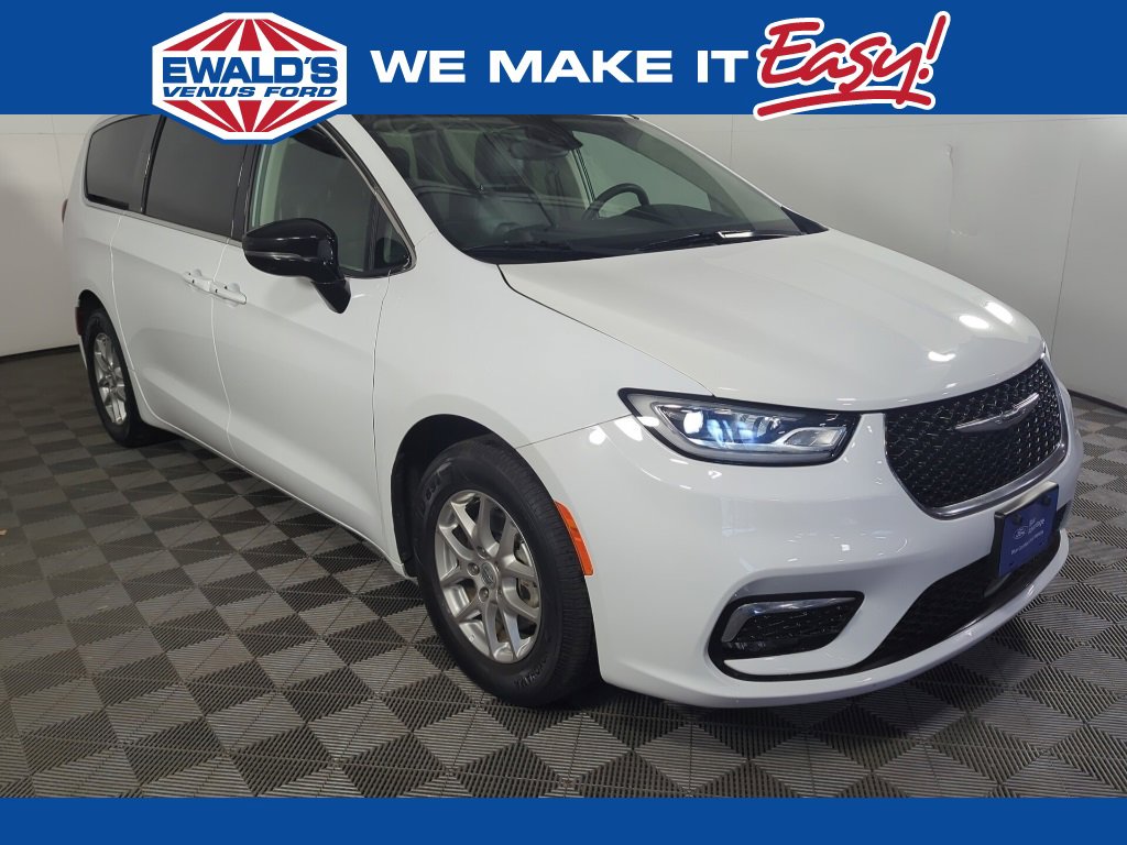 Used 2024 Chrysler Pacifica Touring-L