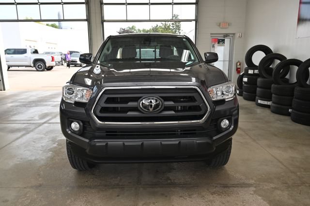 Used 2022 Toyota Tacoma SR5 AWD/4WD image 2