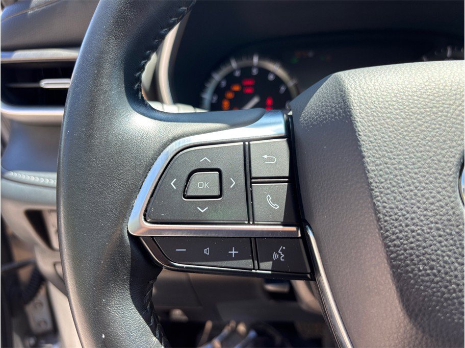 Used 2021 Toyota Highlander XLE AWD/4WD image 24