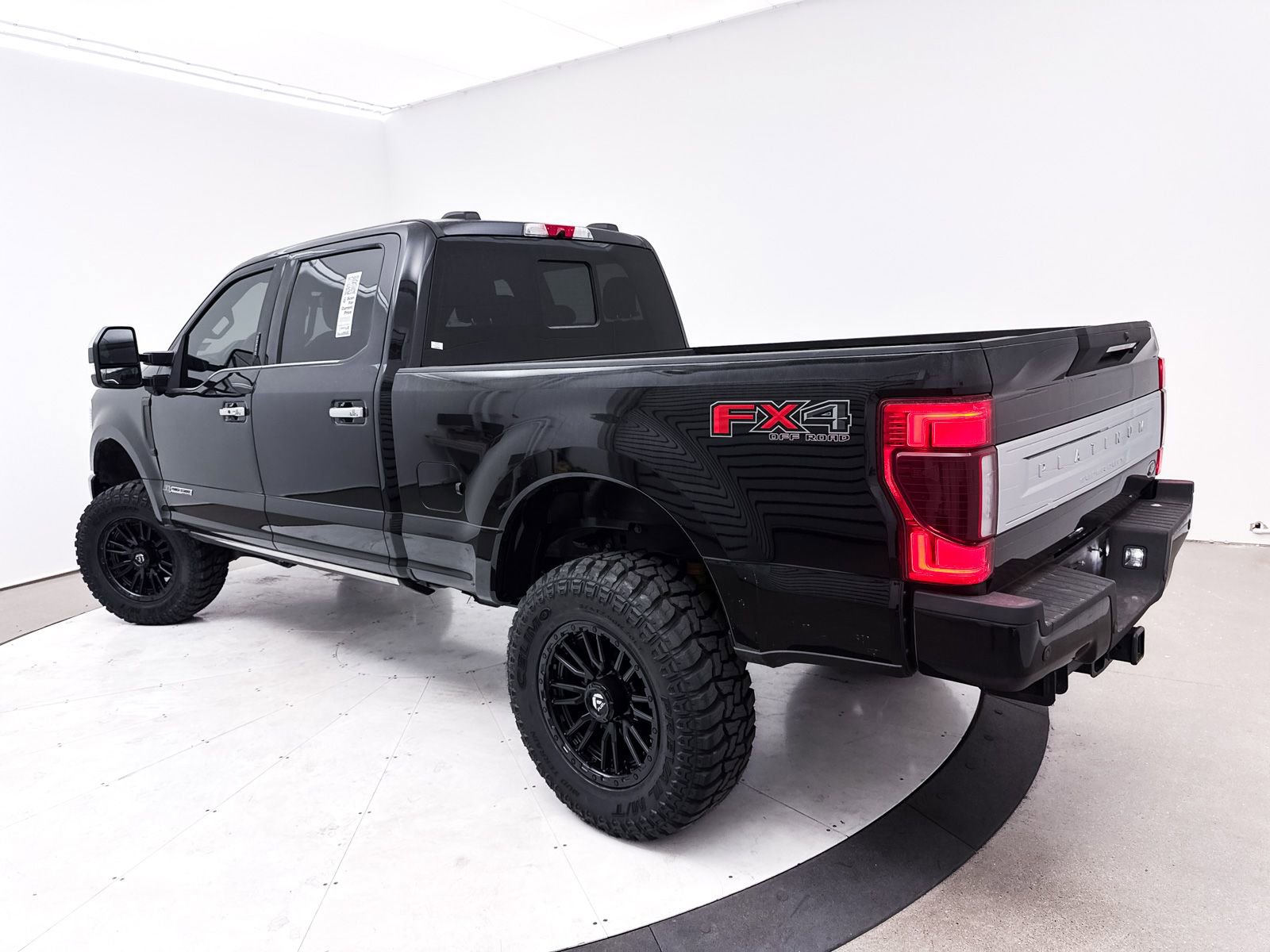 Used 2022 Ford F350 Platinum image 2