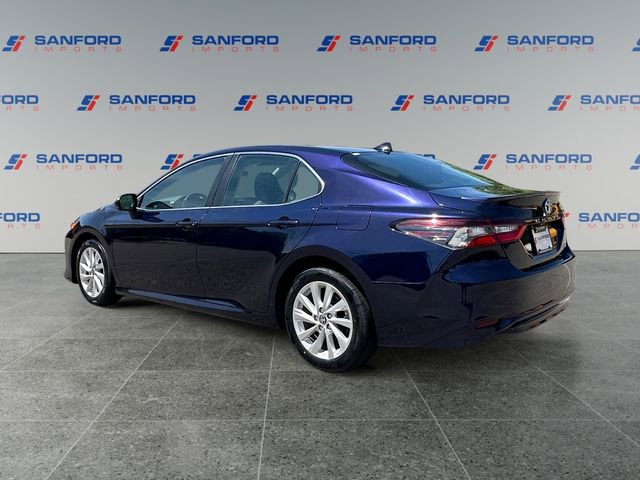 Used 2021 Toyota Camry LE FWD image 3