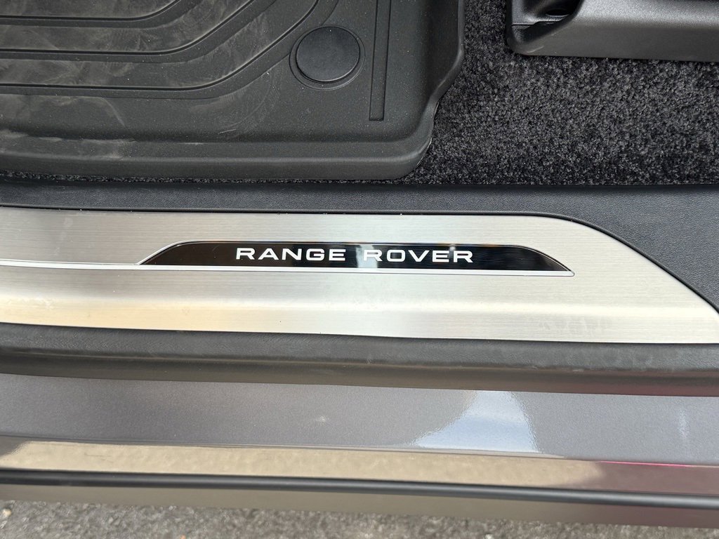 New 2025 Land Rover Range Rover SE image 13