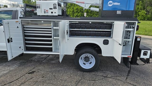 New 2025 Ford F550 4x4 Regular Cab Super Duty image 9